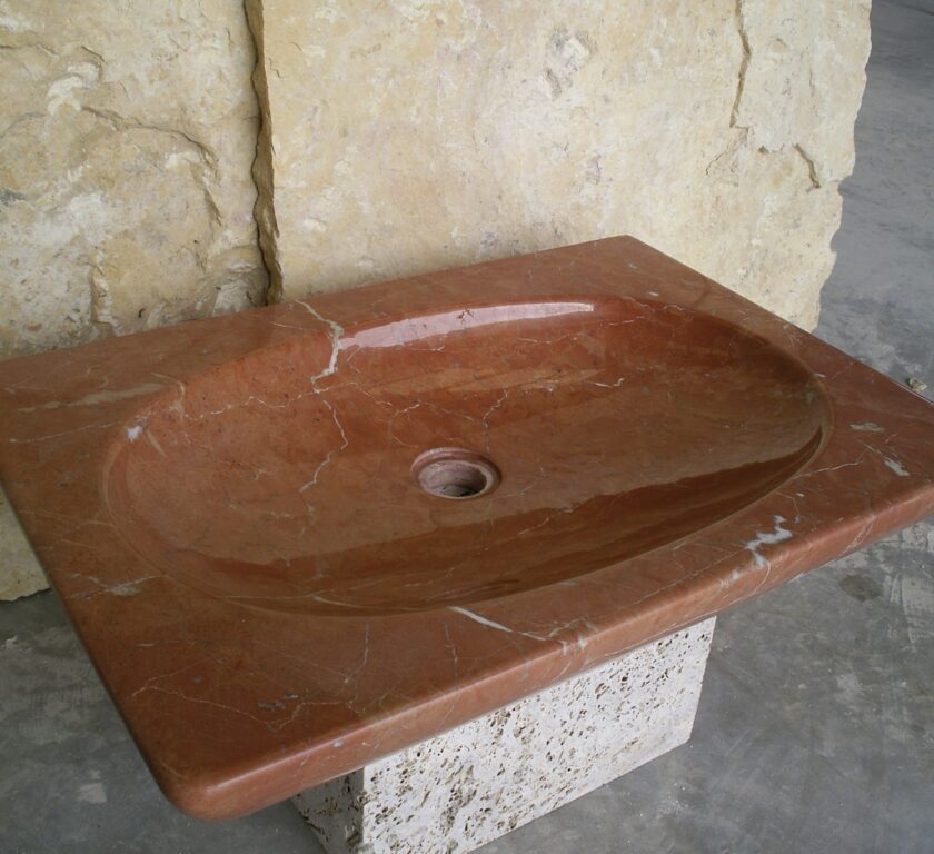 uno de los lavabos de mármol elaborados en Torregris piedra natural. Piedra pulida