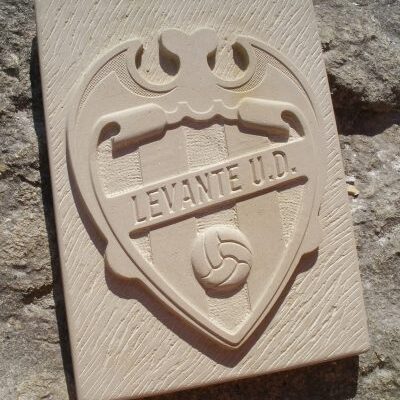 escudo de piedra del equipo de fúbol Levante